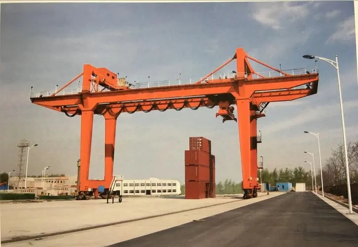 安徽淮北港口集裝箱起重機(jī)廠家不斷創(chuàng)新