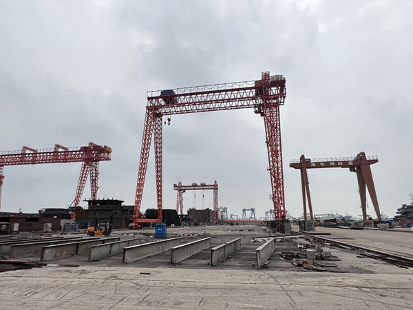 山東營口造船門式起重機廠家造船門式起重機適應(yīng)面廣